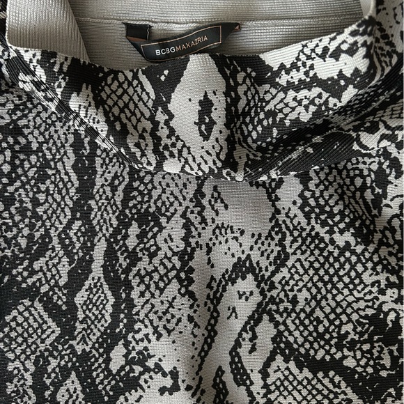 Skirt. BCBGMAXAZRIA. XS. Snake print. Grey/ Black - Picture 2 of 2
